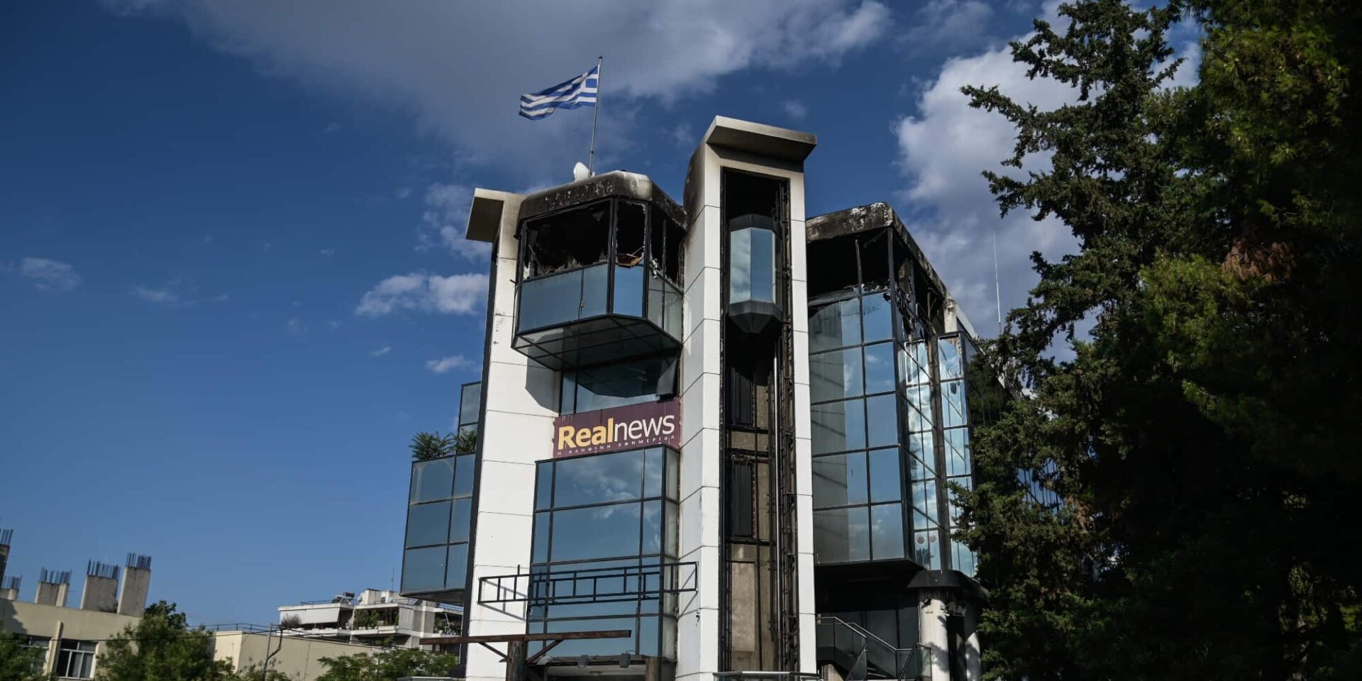 Εικόνα από τα γραφεία Real μετά τη φωτιά
