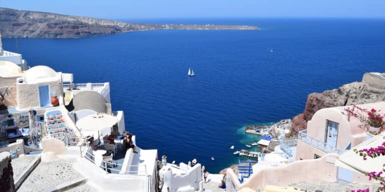 Έκτακτα μέτρα στη Σαντορίνη: Περιορισμοί κυκλοφορίας και προειδοποιητικές πινακίδες