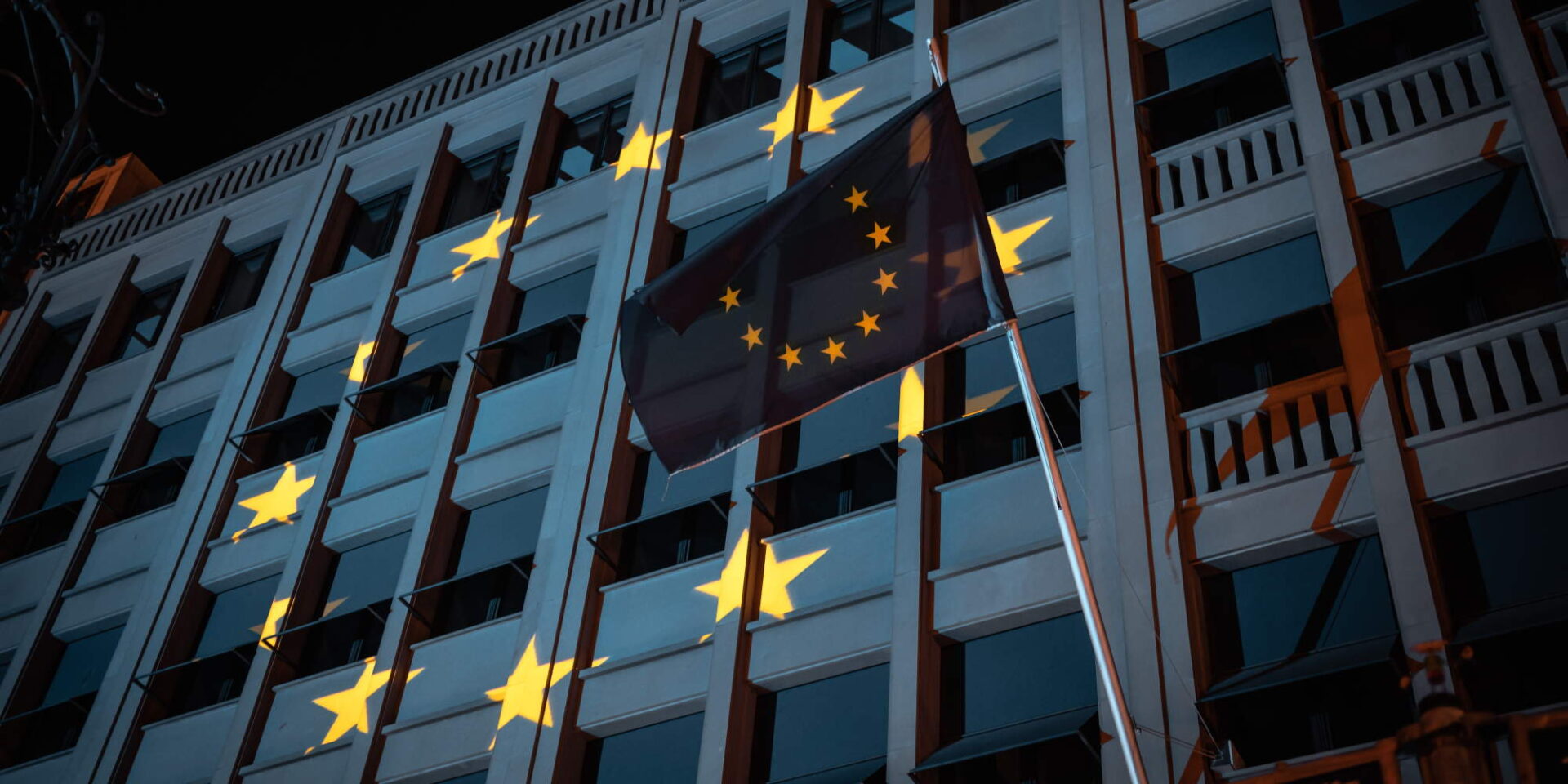 Η σημεία της Ευρώπης και προβολή της αστερόεσσας σε κτίριο