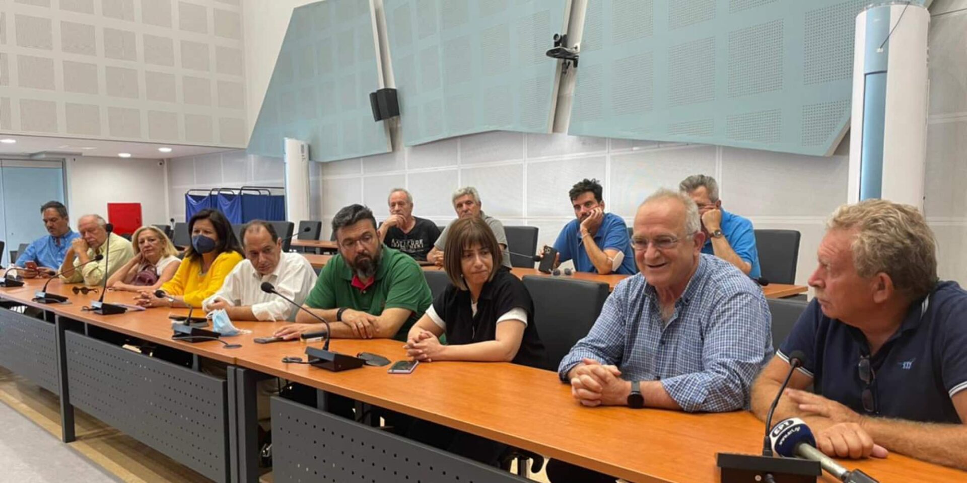 Κλιμάκιο του ΣΥΡΙΖΑ επισκέφθηκε τις πληγείσες από τη φωτιά περιοχές της Πεντέλης