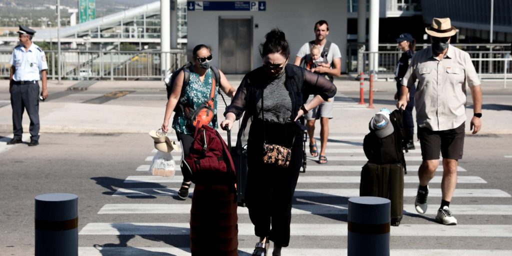Τουρίστες στο αεροδρόμιο της Αθήνας