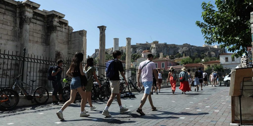 Τουρίστες στο κέντρο της Αθήνας - τουρισμός