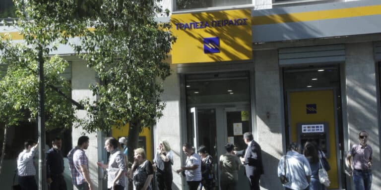 Τράπεζες: Προχωρούν σε μειώσεις προμηθειών στις καθημερινές συναλλαγές