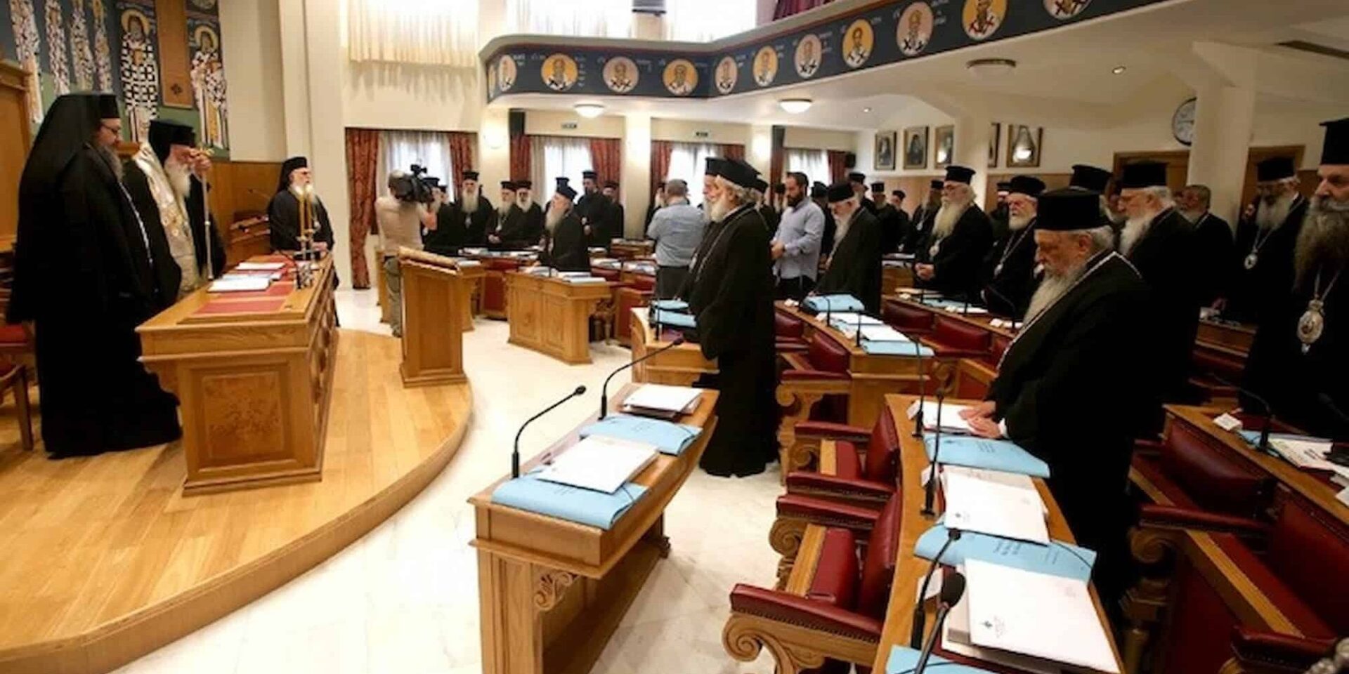 Η Ιερά Σύνοδος