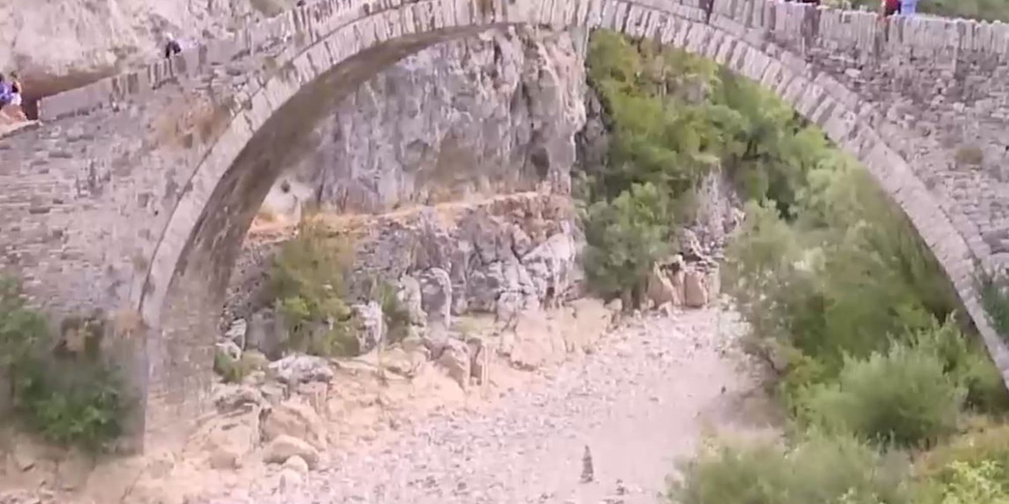 Στέγνωσαν τα ποτάμια στα ιστορικά γεφύρια στο Ζαγόρι