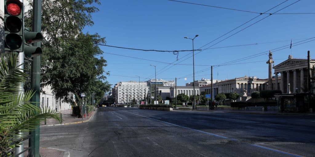 Adeia Athina 15 8 22 1 - Δεκαπενταύγουστος: Έρημη πόλη η Αθήνα - 190.000 αυτοκίνητα έφυγαν από την Αττική (εικόνες & βίντεο)
