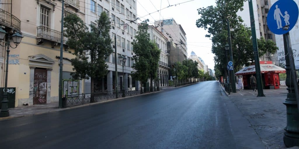 Adeia Athina 15 8 22 - Δεκαπενταύγουστος: Έρημη πόλη η Αθήνα - 190.000 αυτοκίνητα έφυγαν από την Αττική (εικόνες & βίντεο)