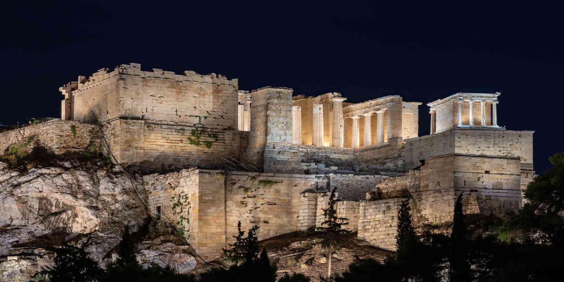 Τα τείχη της Ακρόπολης