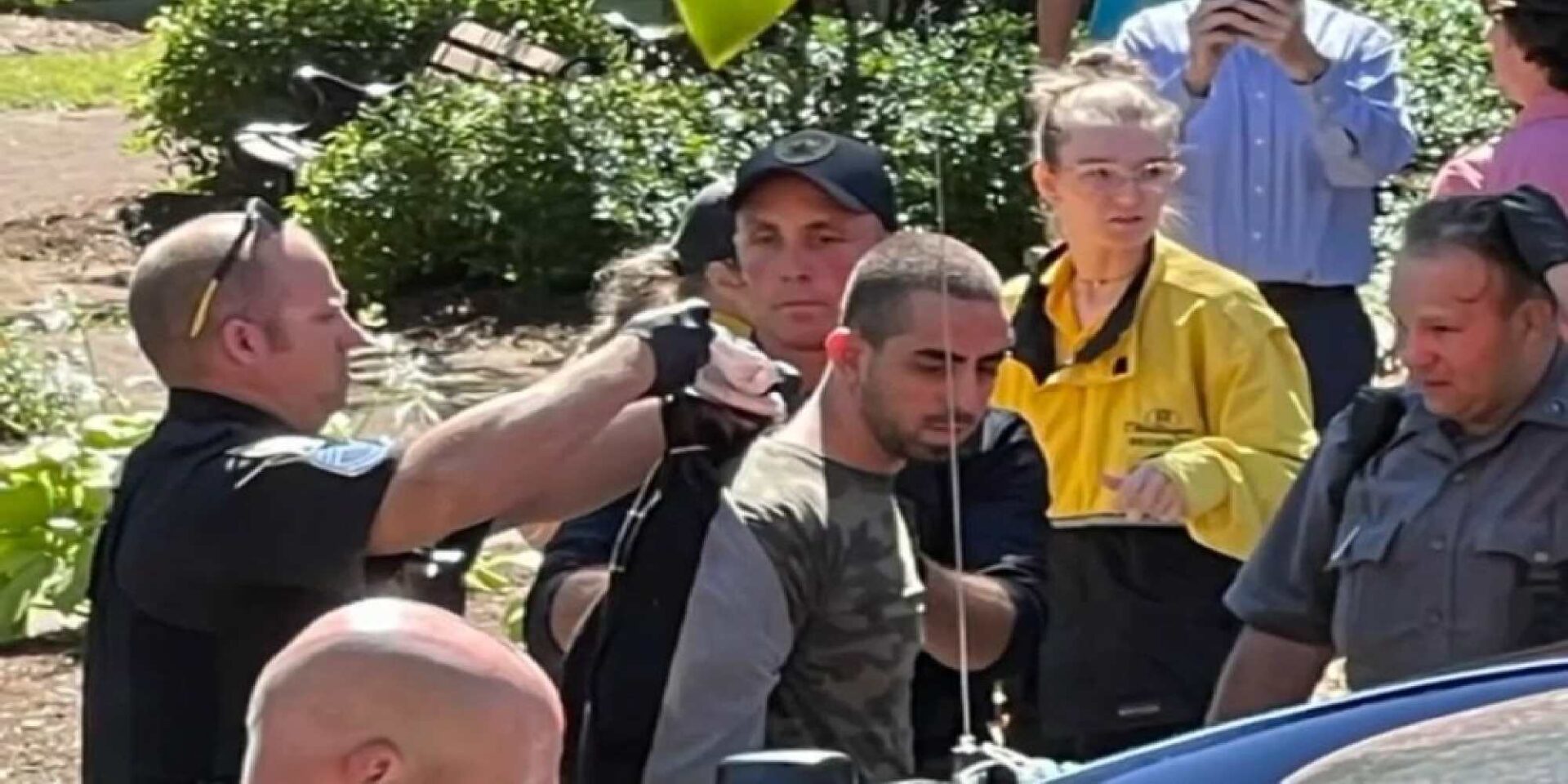 O ύποπτος για την επίθεση με μαχαίρι που δέχθηκε ο συγγραφέας Σαλμάν Ρούσντιούσντι