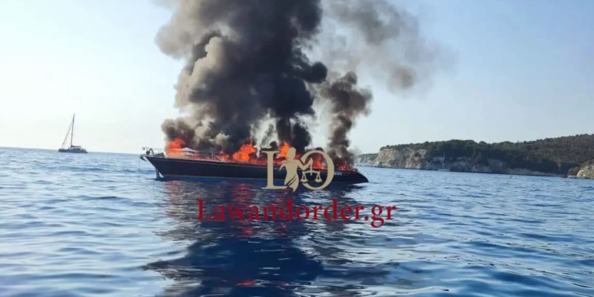 Εικόνα από τη φωτιά στο ιστιοφόρο