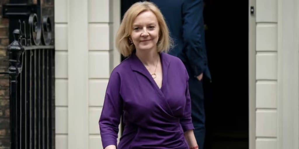 Liz Truss 18 8 22 - Βρετανία: Νέοι τριγμοί στην κυβέρνηση της Λιζ Τρας - «Θέμα χρόνου η παραίτησή της» αναφέρουν τα βρετανικά ΜΜΕ