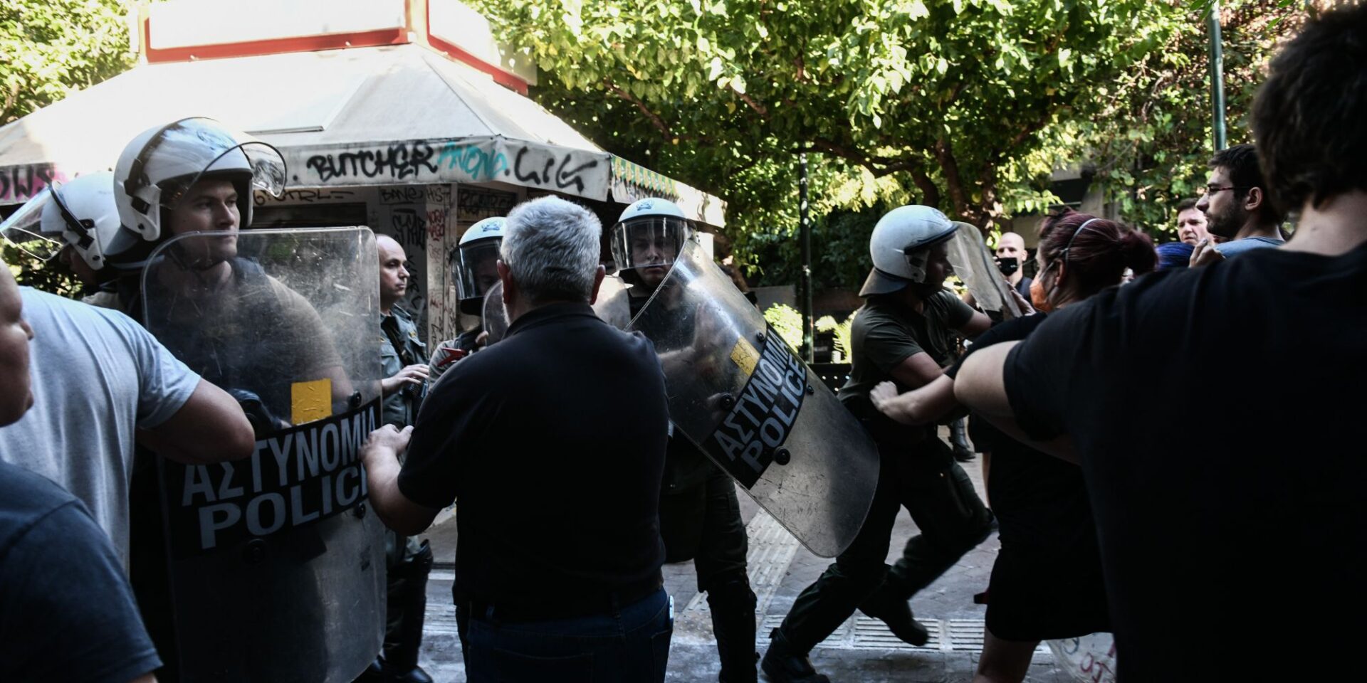 Εικόνα από την ένταση στα Εξάρχεια