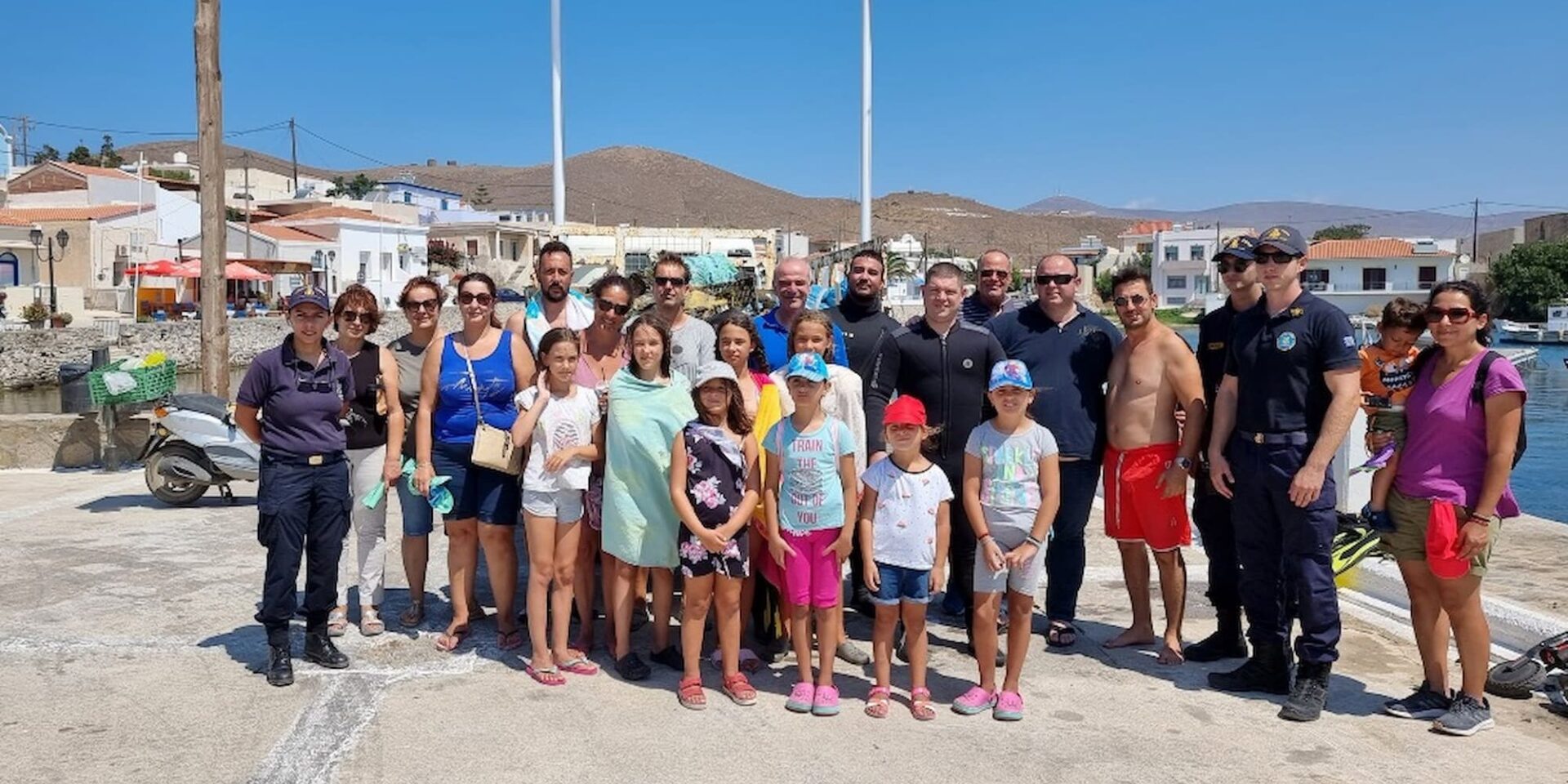 Εθελοντές μάζεψαν σκουπίδια στα Ψαρά