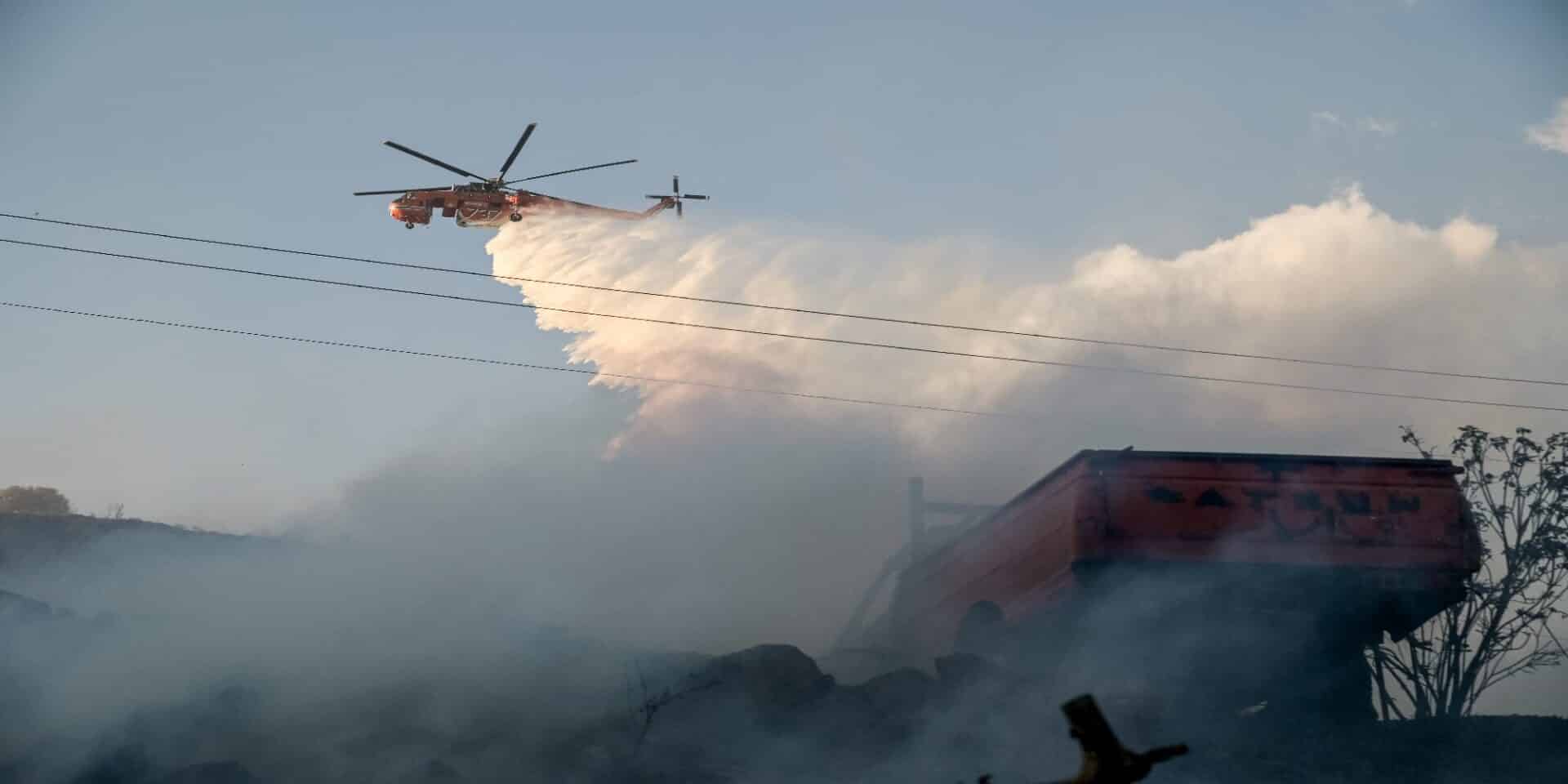 Ελικόπτερο στη μάχη κατάσβεσης πυρκαγιάς