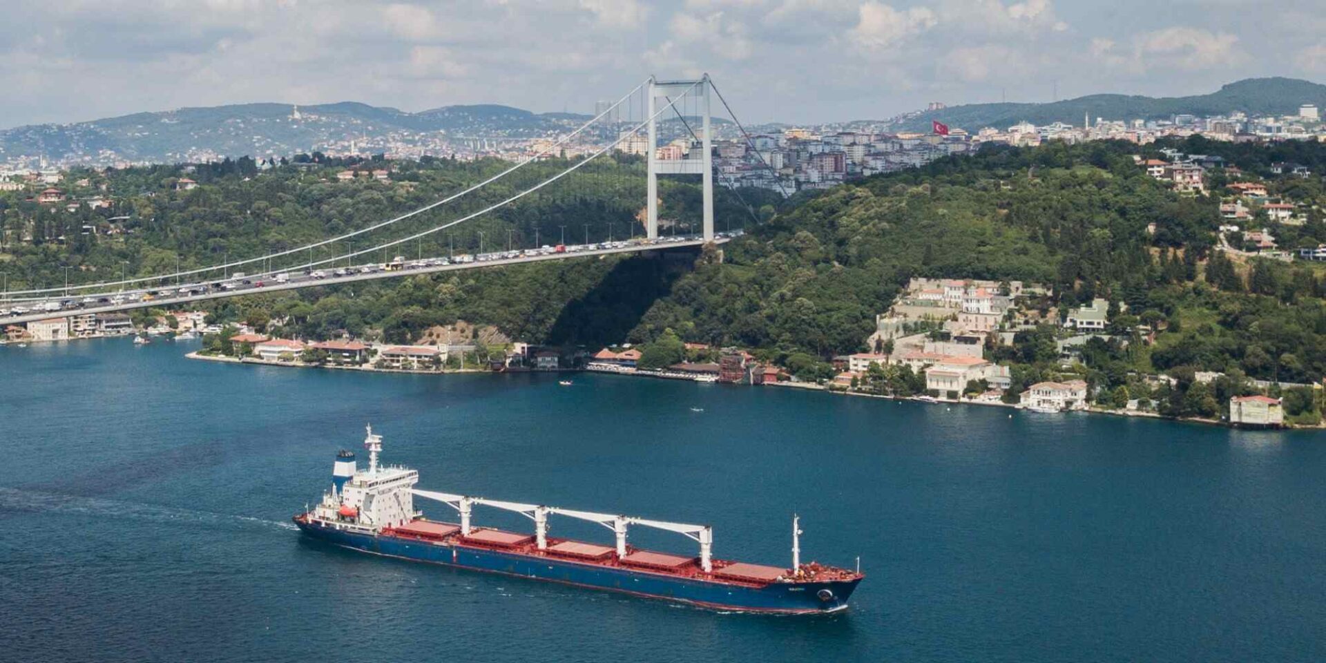 Το πλοίο Razoni φορτωμένο σιτηρά πέρασε από την Κωνσταντινούπολη