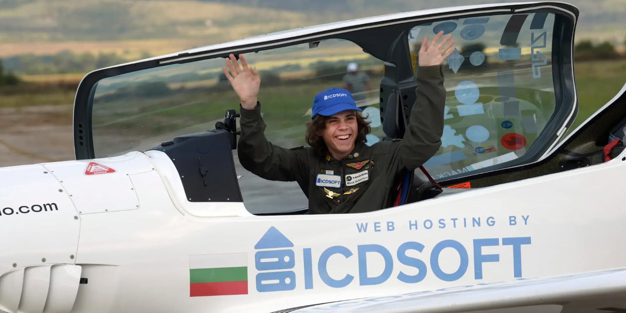 Ο Μακ Ράδερφορντ έγινε ο νεότερος πιλότος που έκανε τον γύρο του κόσμου