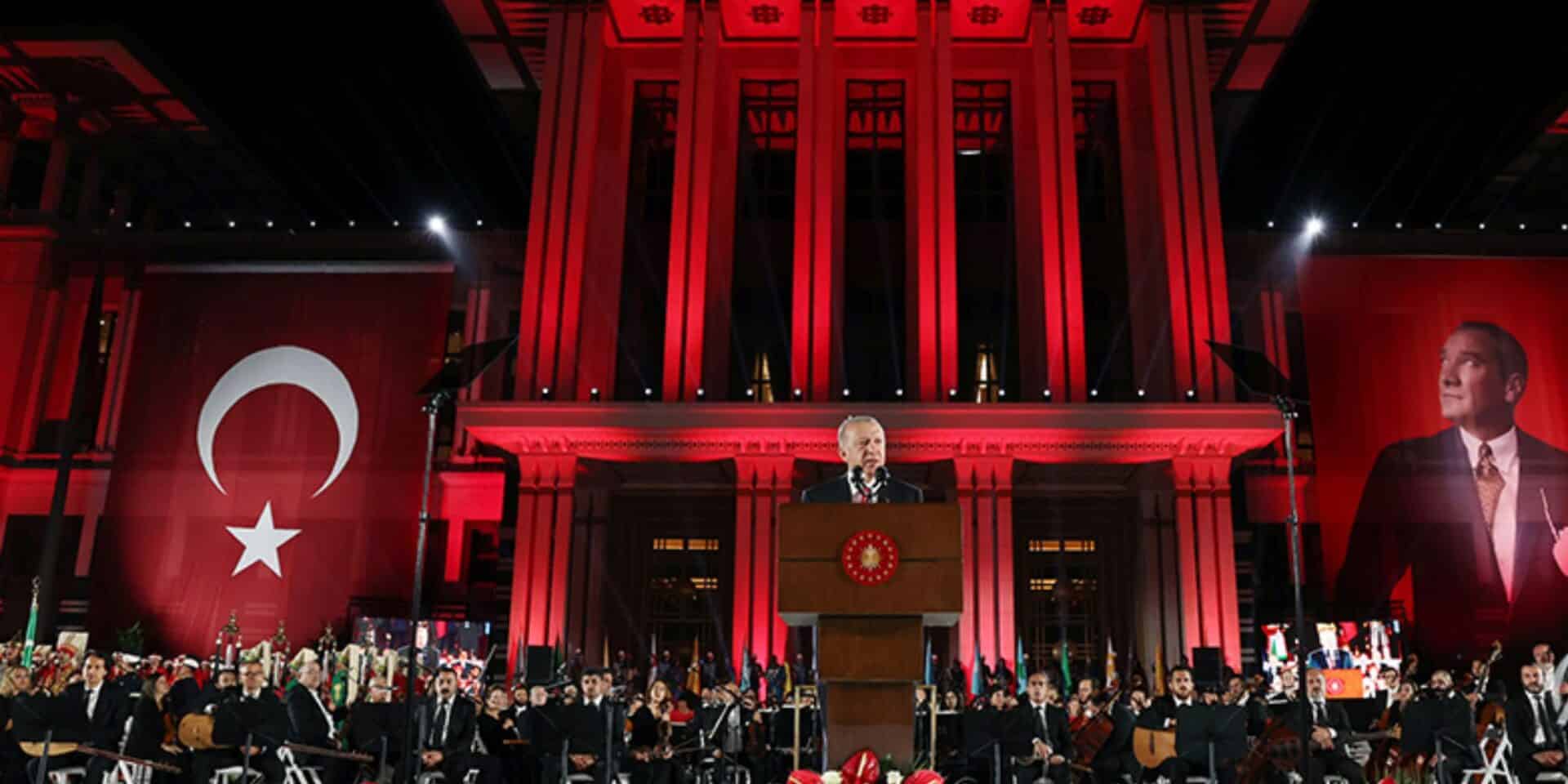 Ο Ερντογάν στην εκδήλωση για τα 100 χρόνια από τη νίκη των τουρκικών δυνάμεων το 1922