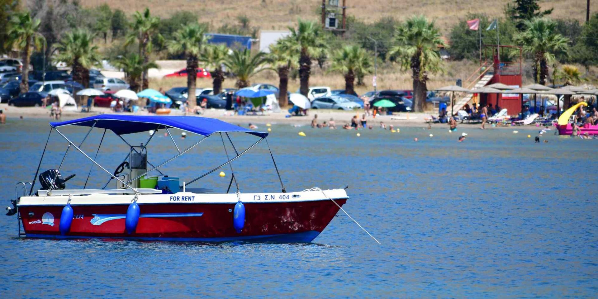 Καλοκαιρινό στιγμιότυπο από την παραλία Καραθώνα στο Ναύπλιο - τουρισμός