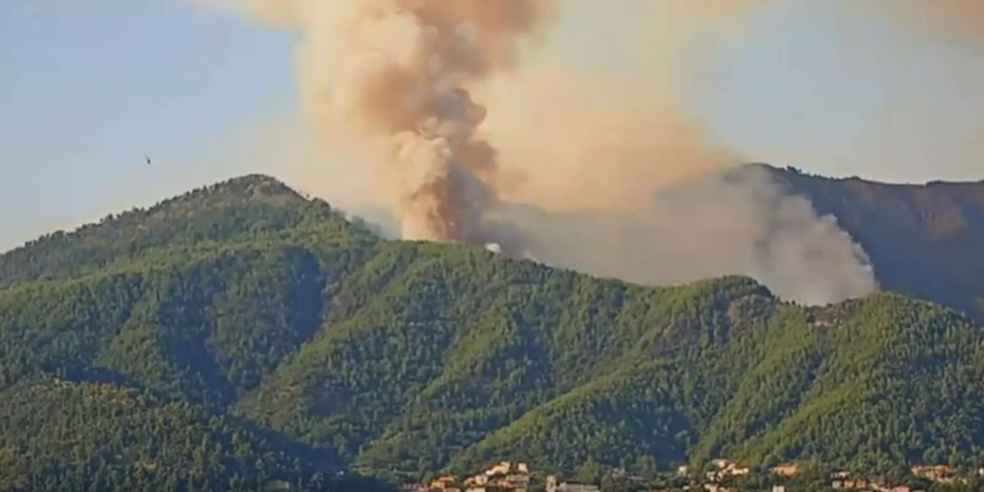 Εικόνα από τη φωτιά στη Θάσο
