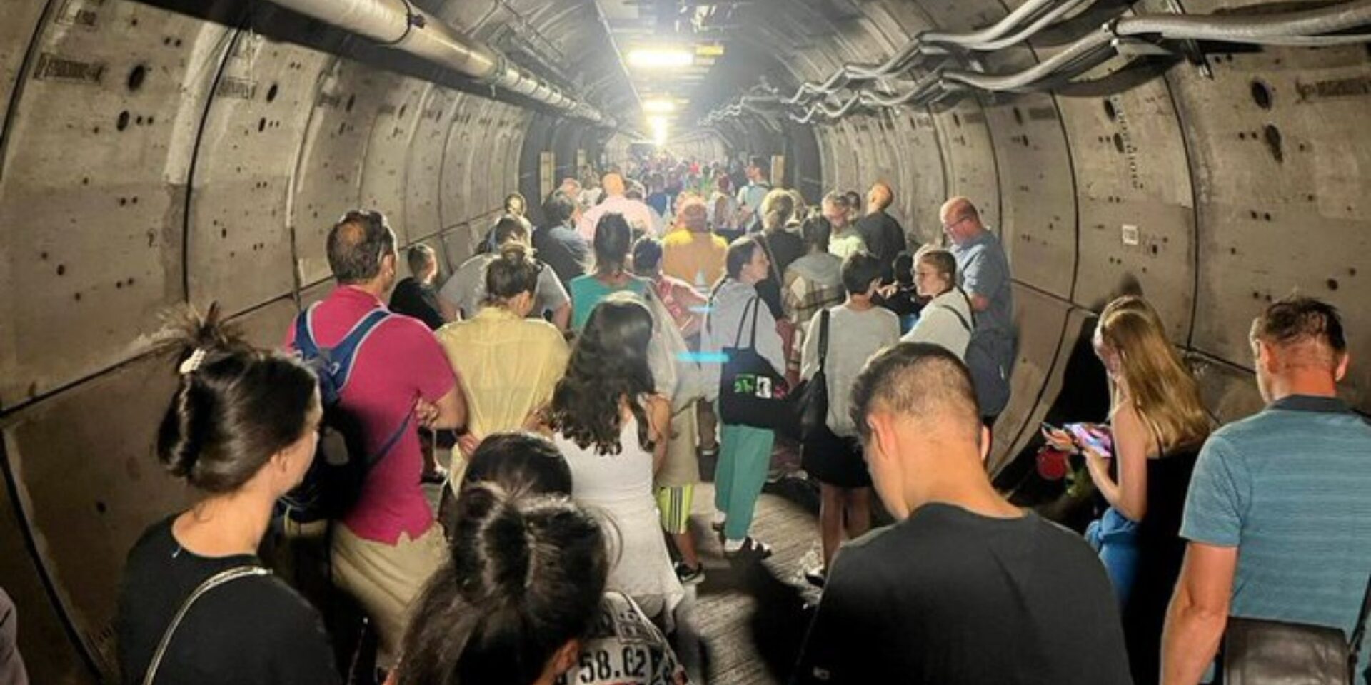 Ο κόσμος στο τούνελ της Μάγχης