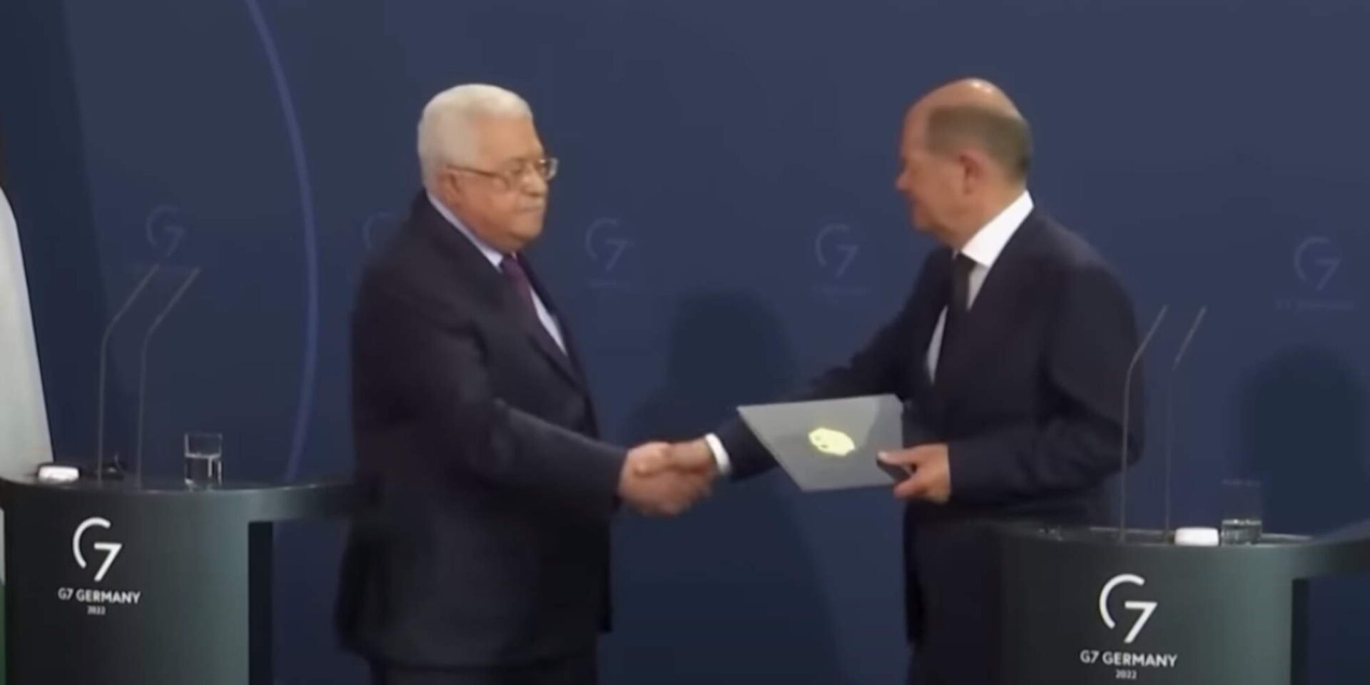Ο Μαχμούντ Αμπάς με τον Όλαφ Σολτς