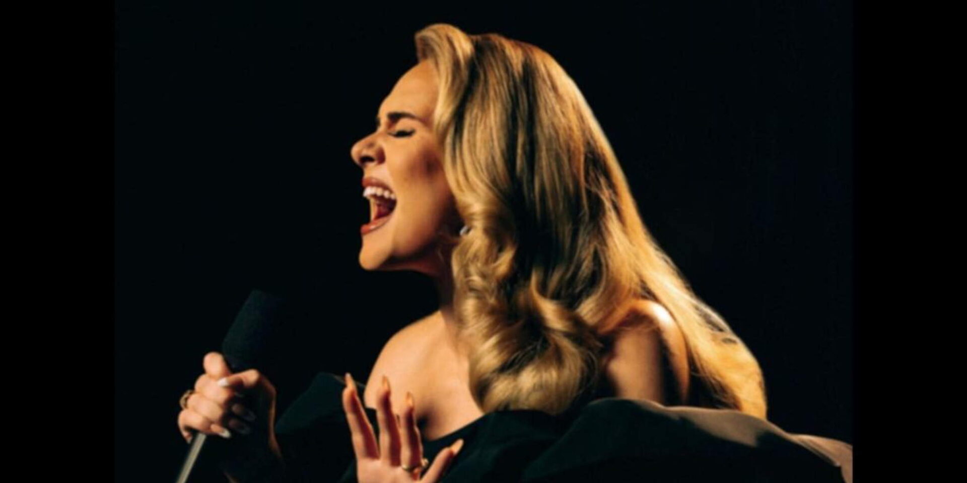Η τραγουδίστρια Adele