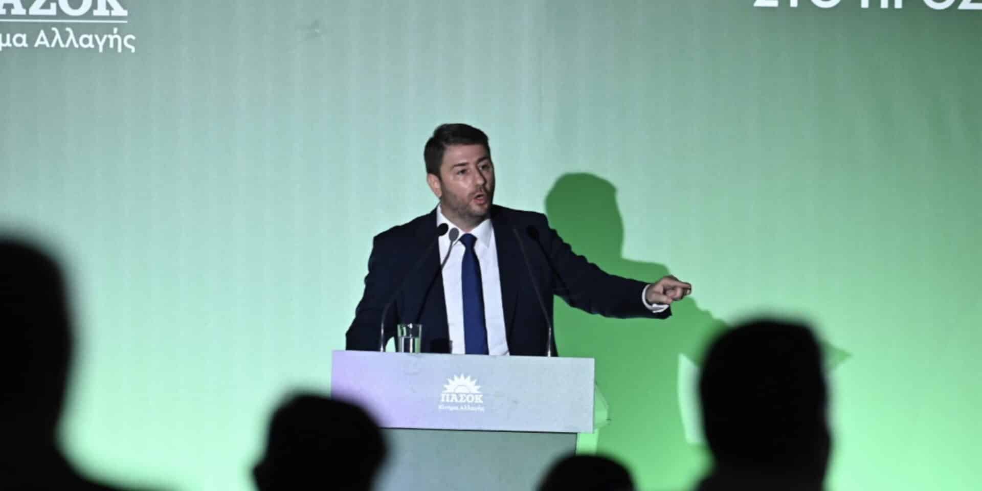 Ο Νίκος Ανδρουλάκης από το βήμα συνεδρίου του ΠΑΣΟΚ