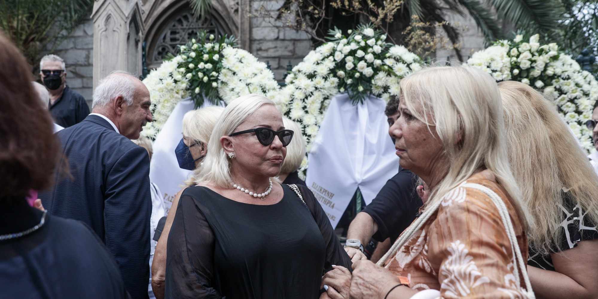 H Mπέσυ Αργυράκη στην κηδεία του Ρόμπερτ Ουίλιαμς