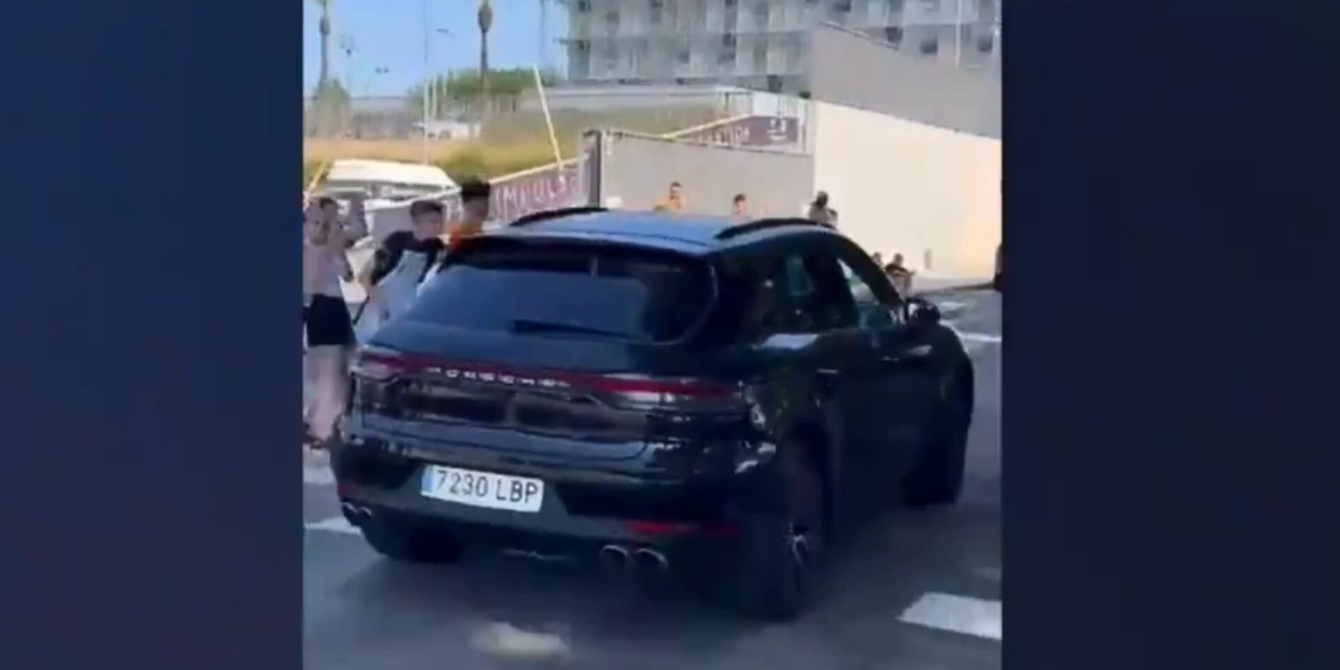 Η στιγμή που ο Ντε Γιονγκ αποδοκιμάζεται