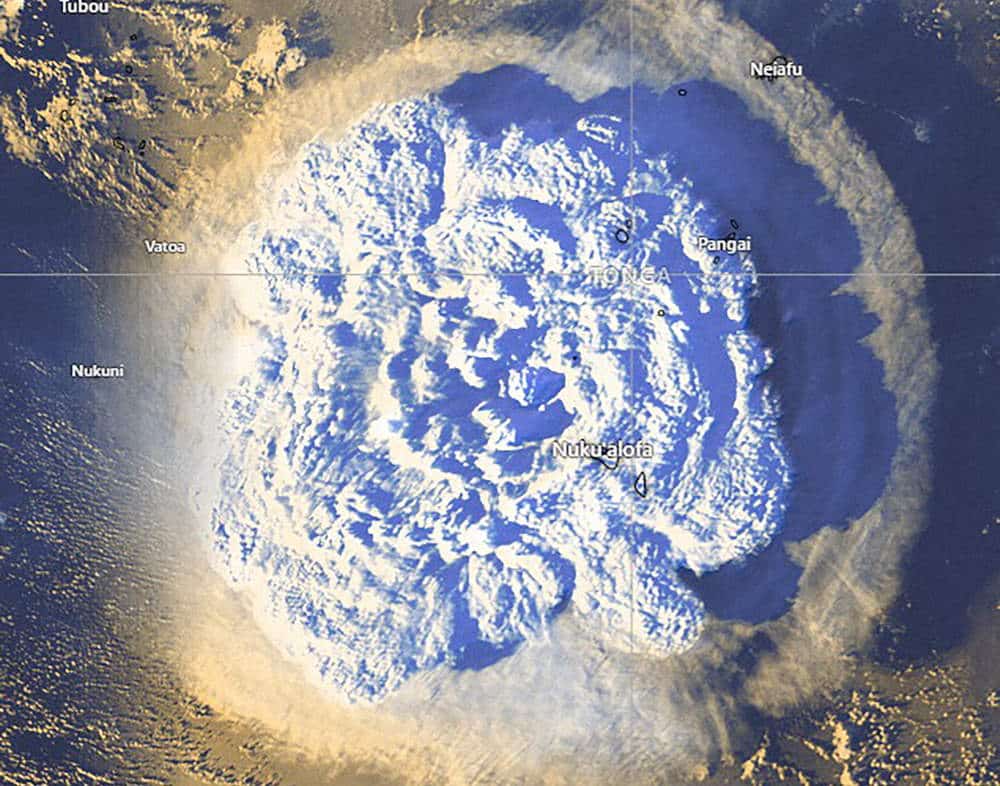 Εντυπωσιακή εικόνα από το διάστημα, πάνω από το ηφαίστειο στην Τόνγκα
