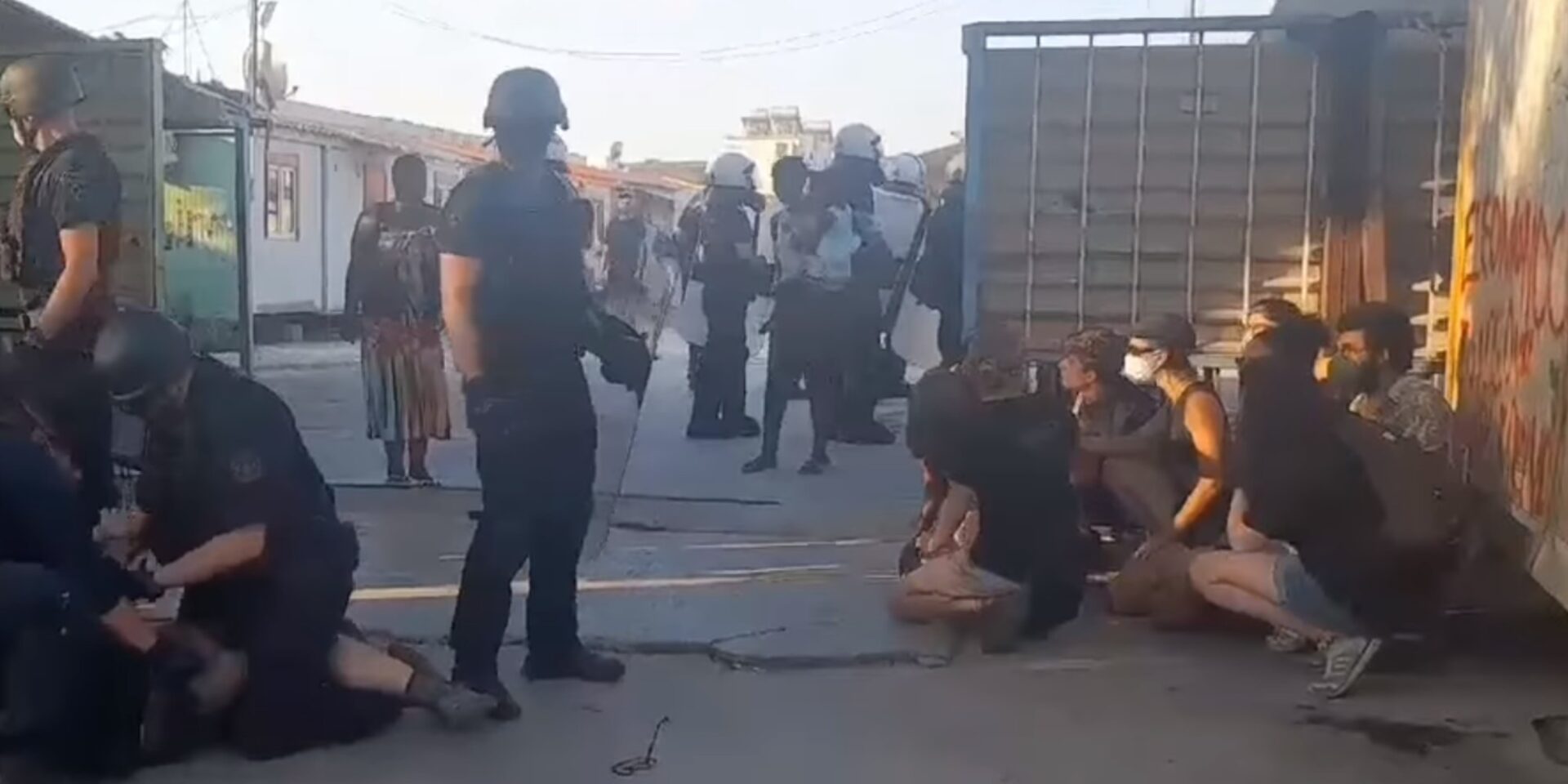 Εικόνα από επεισόδια στον Ελαιώνα