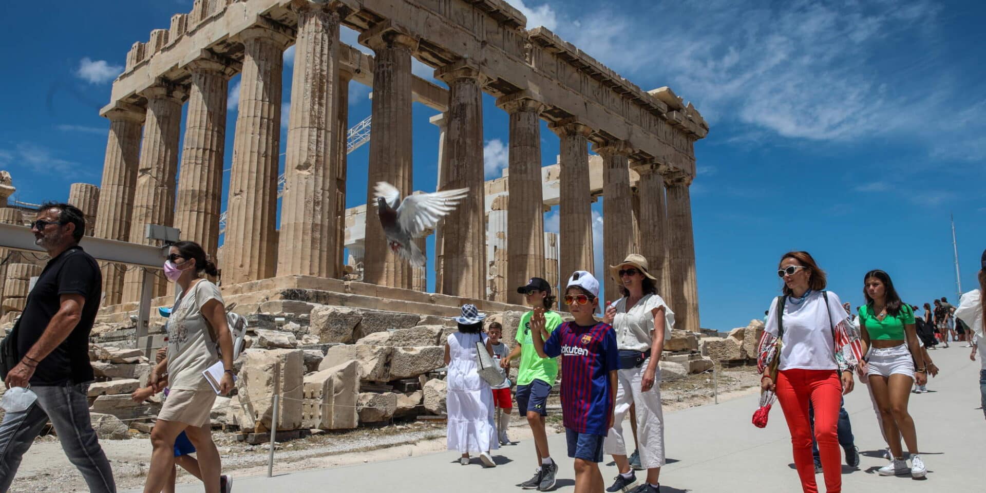 Καλοκαιρινός καιρός στο ναό του Παρθενώνα, στην Ακρόπολη