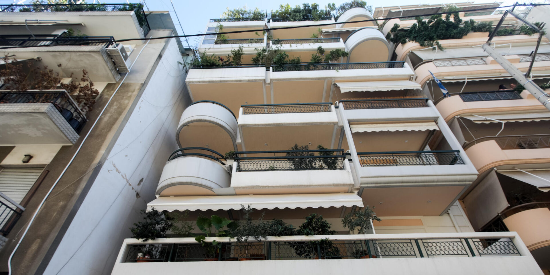 Η πολυκατοικία στην Κυψέλη που βρέθηκε σε προχωρημένη σήψη το ηλικιωμένο ζευγάρι