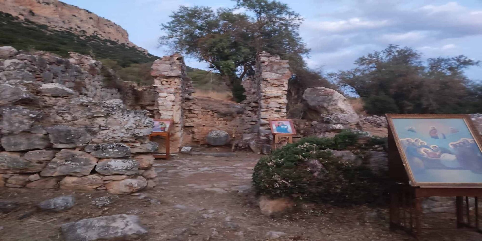 Η «κόκκινη εκκλησία» στον Λουκά Μαντινείας