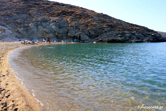 Η παραλία Κολυμπήθρα στην Τήνο