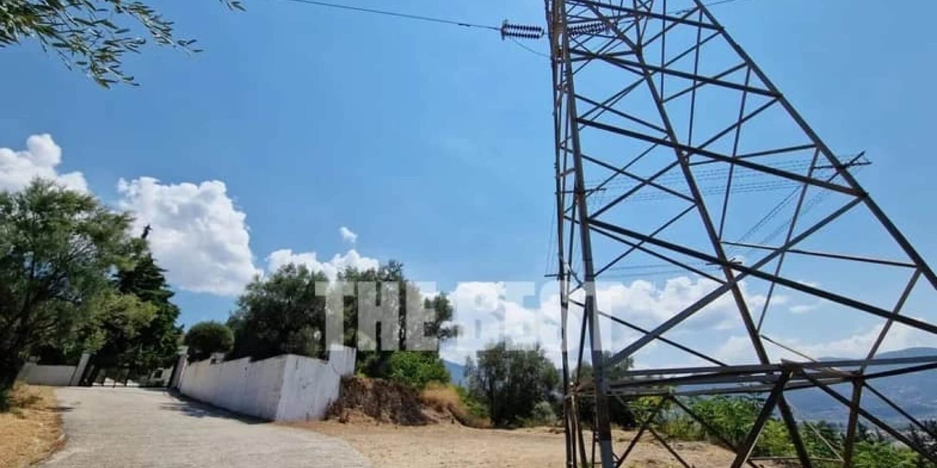 Η κολώνα της ΔΕΗ στην Πάτρα που βρέθηκε κρεμασμένος ο 22χρονος