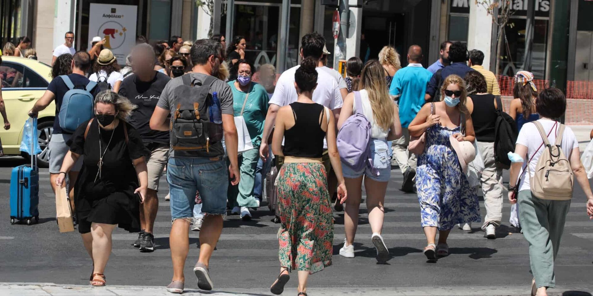 Κόσμος στο κέντρο της Αθήνας