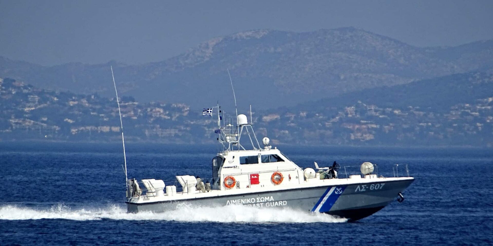 Ένα λιμενικό σκάφος