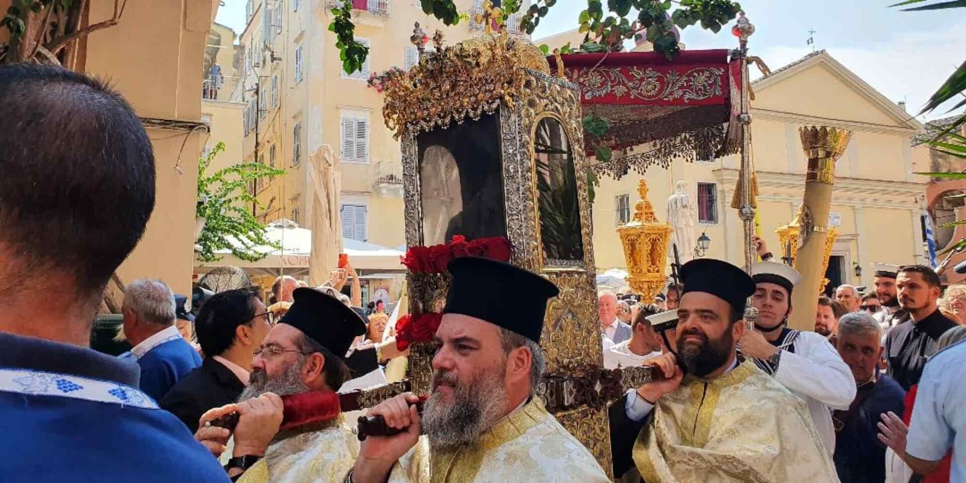 Λιτανεία του ιερού σκηνώματος του Αγίου Σπυρίδωνα στην Κέρκυρα