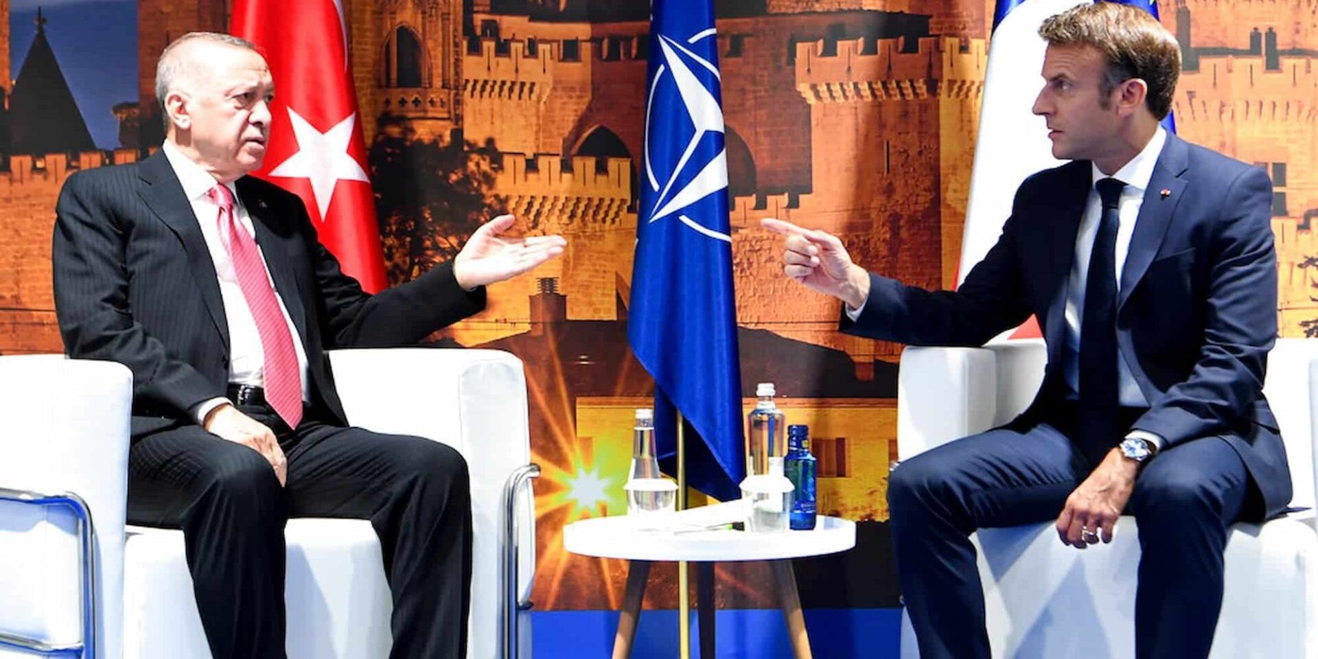 Ο Εμανουέλ Μακρόν με τον Ρετζέπ Ταγίπ Ερντογάν