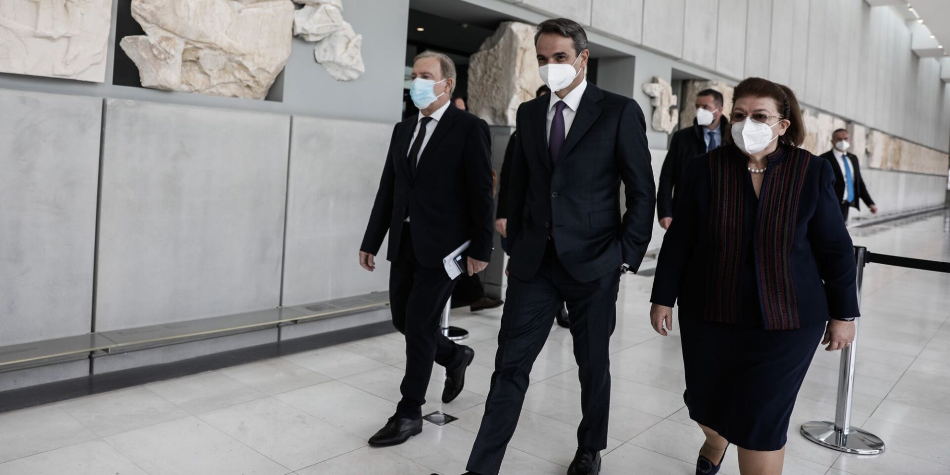 Ο πρωθυπουργός Κυριάκος Μητσοτάκης μαζί με την Λίνα Μενδώνη