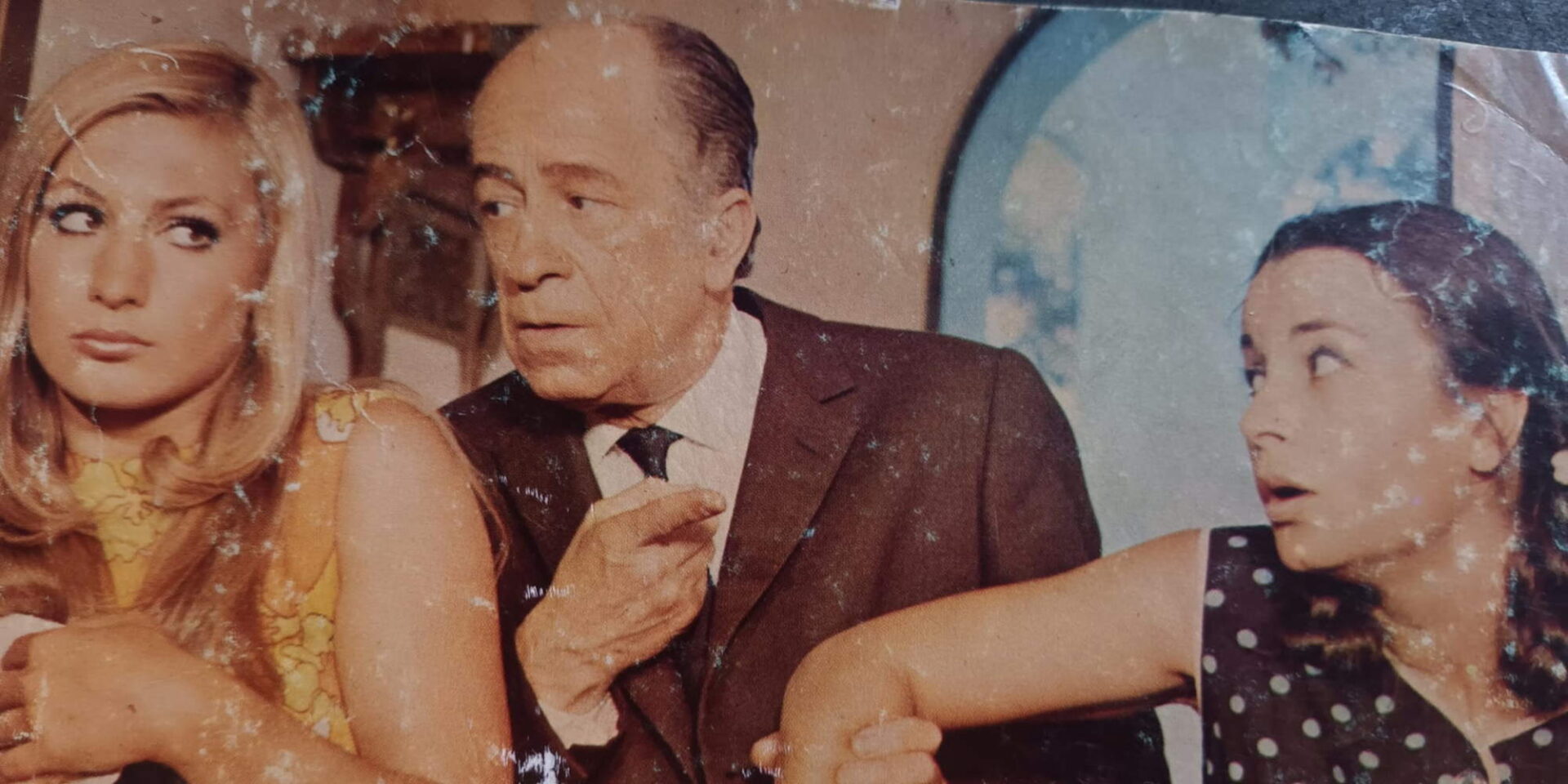 Ο Μίμης Φωτόπουλος και η ηθοποιός Βασούλα Μεριδιώτου στο θέατρο / Φωτογραφία: Facebook/ Σπύρος Μπιμπίλας