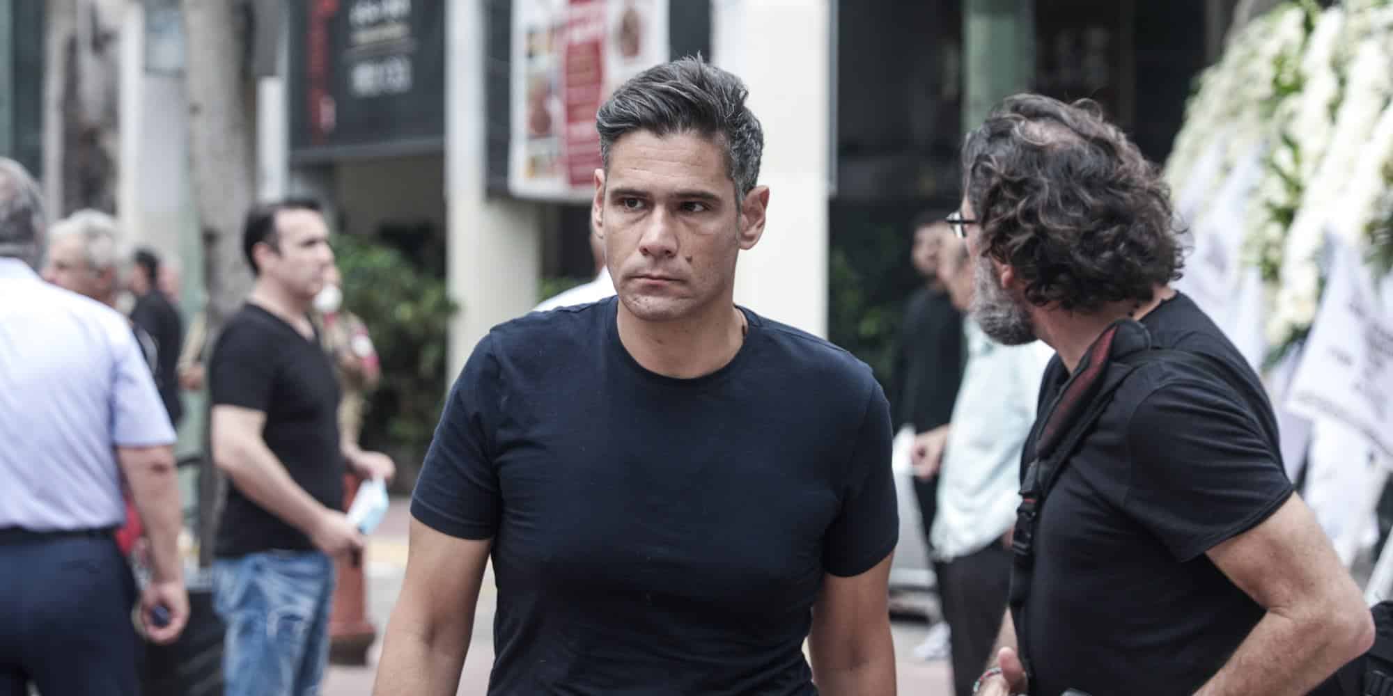 Το τελευταίο «χειροκρότημα» στον Ρόμπερτ Ουίλιαμς - Πλήθος κόσμου στο ύστατο χαίρε (εικόνες & βίντεο)