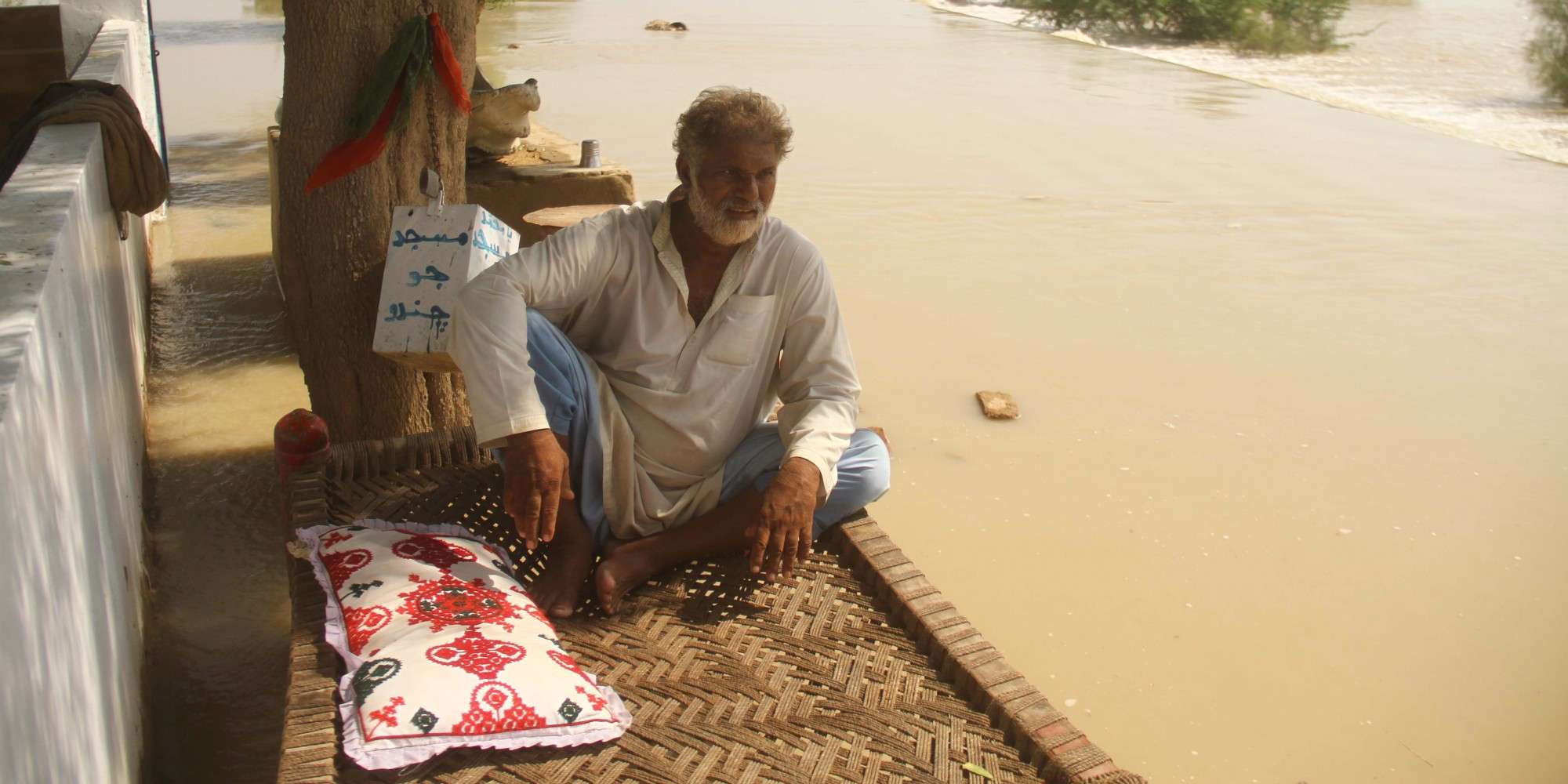 Άστεγος στο Πακιστάν από τις φονικές πλημμύρες