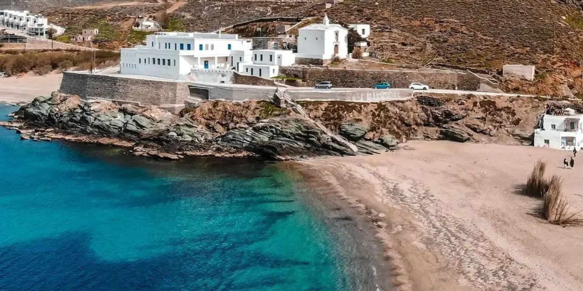 Η παραλία Κολυμπήθρα στην Τήνο