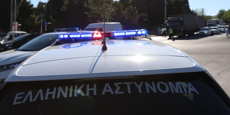 Σε διαθεσιμότητα η ψυχολόγος της ΕΛ.ΑΣ που έδινε πλαστές βεβαιώσεις σε βάρος πατεράδων – Πάνω από 2.000 καταγγελίες