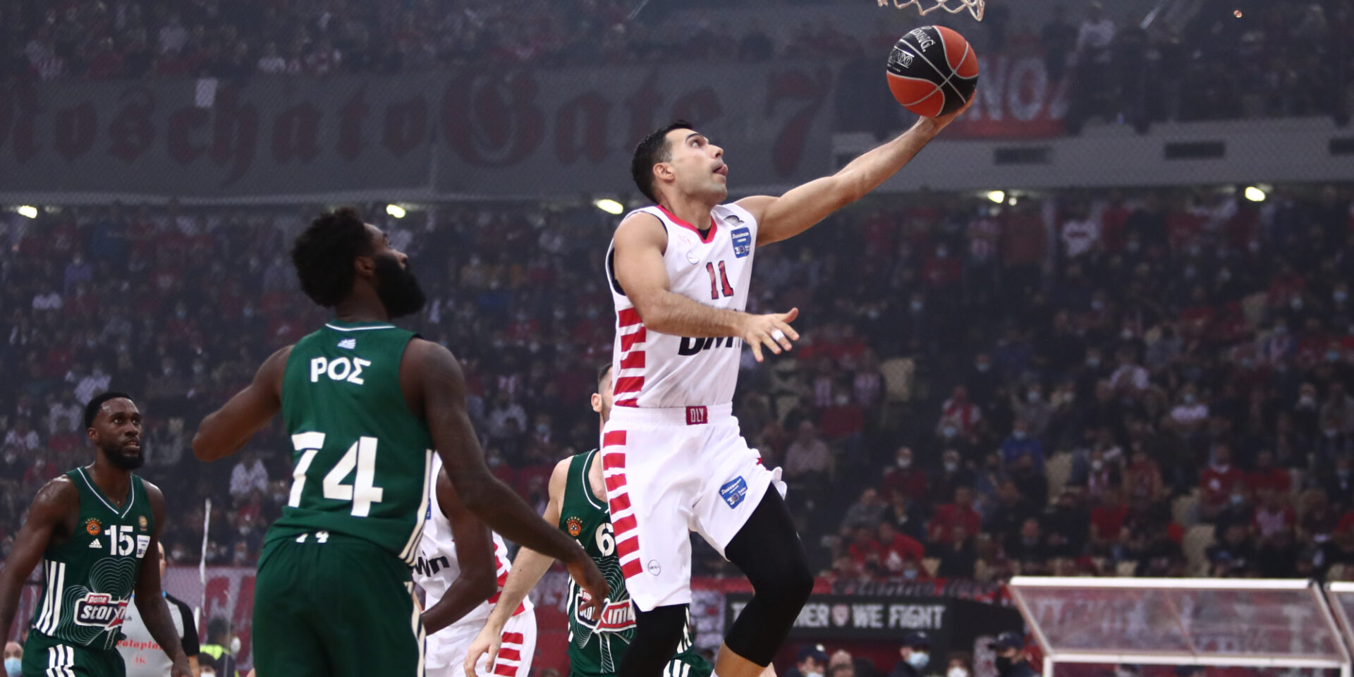 Φάση από το ντέρμπι της Basket League Ολυμπιακός-Παναθηναϊκός