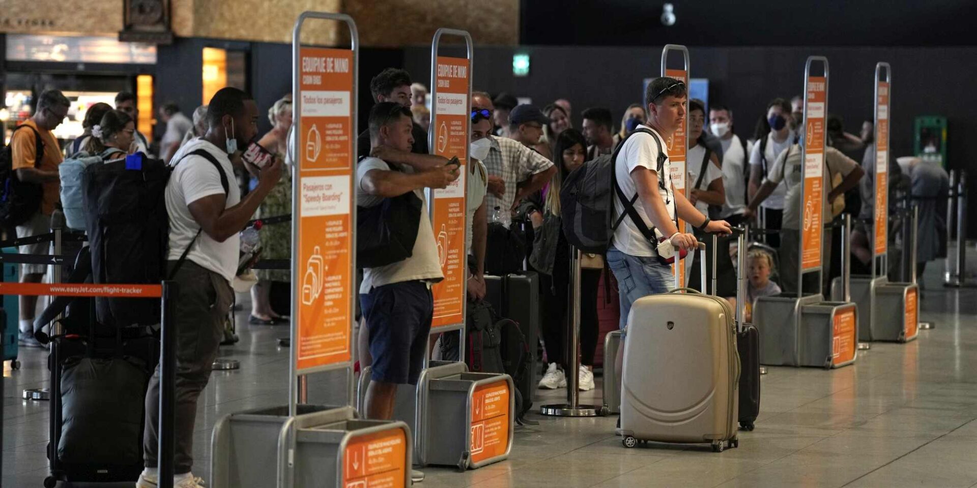 Ουρές σε αεροδρόμιο της Ισπανίας