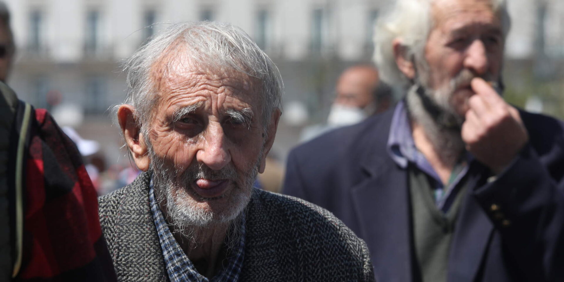 Συνταξιούχος σε διαδήλωση για τις συντάξεις