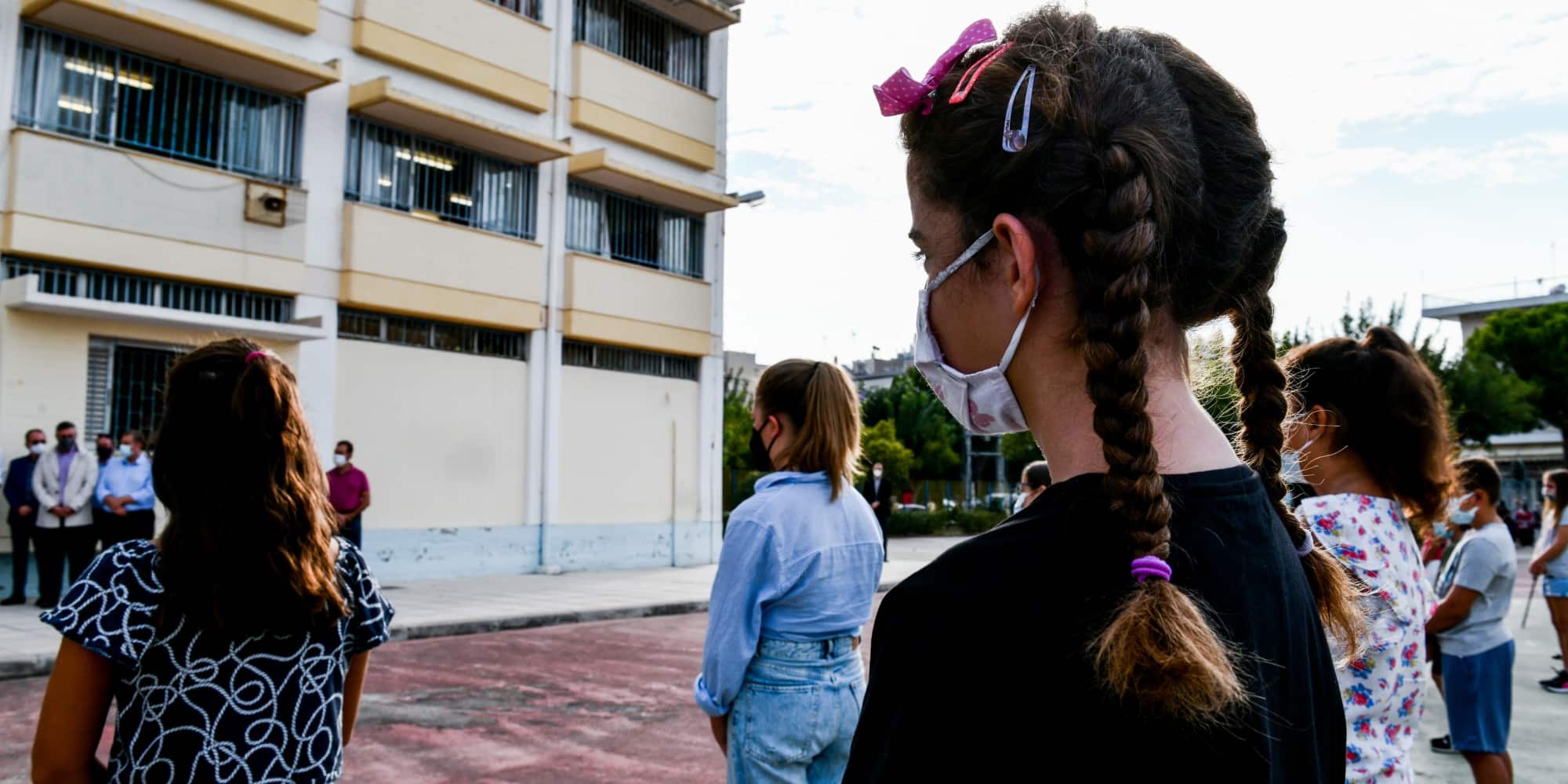 Μαθήτρια με μάσκα στο σχολείο - μαθητές, παιδιά, σχολεία